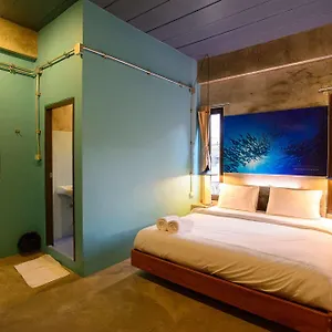 https://seabox-hostel.khao-lakhotels.com